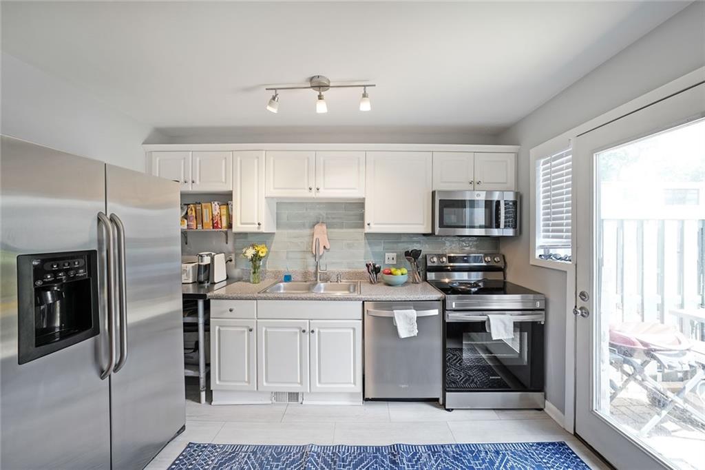 808 Greenwood Avenue NE 104