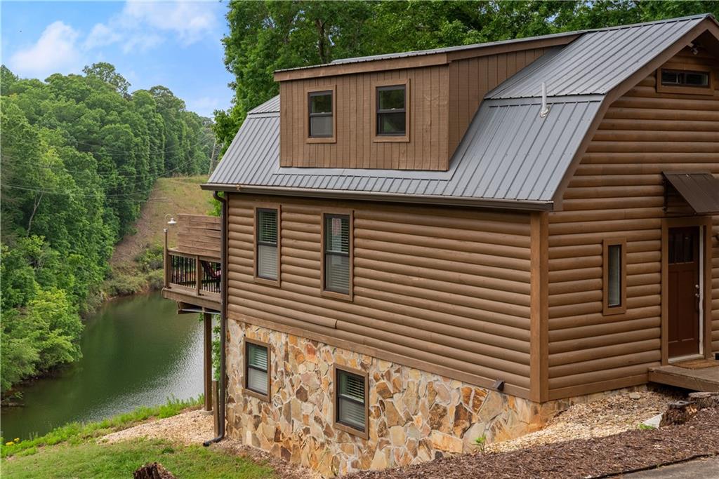 2109 Pine Tree Circle