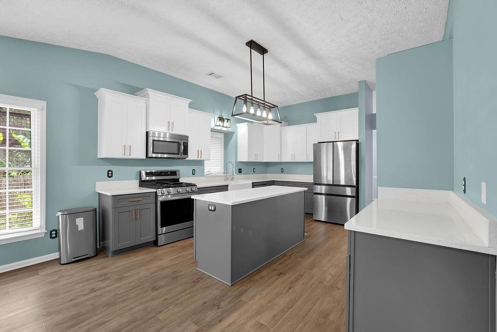 2158 Marne Glen