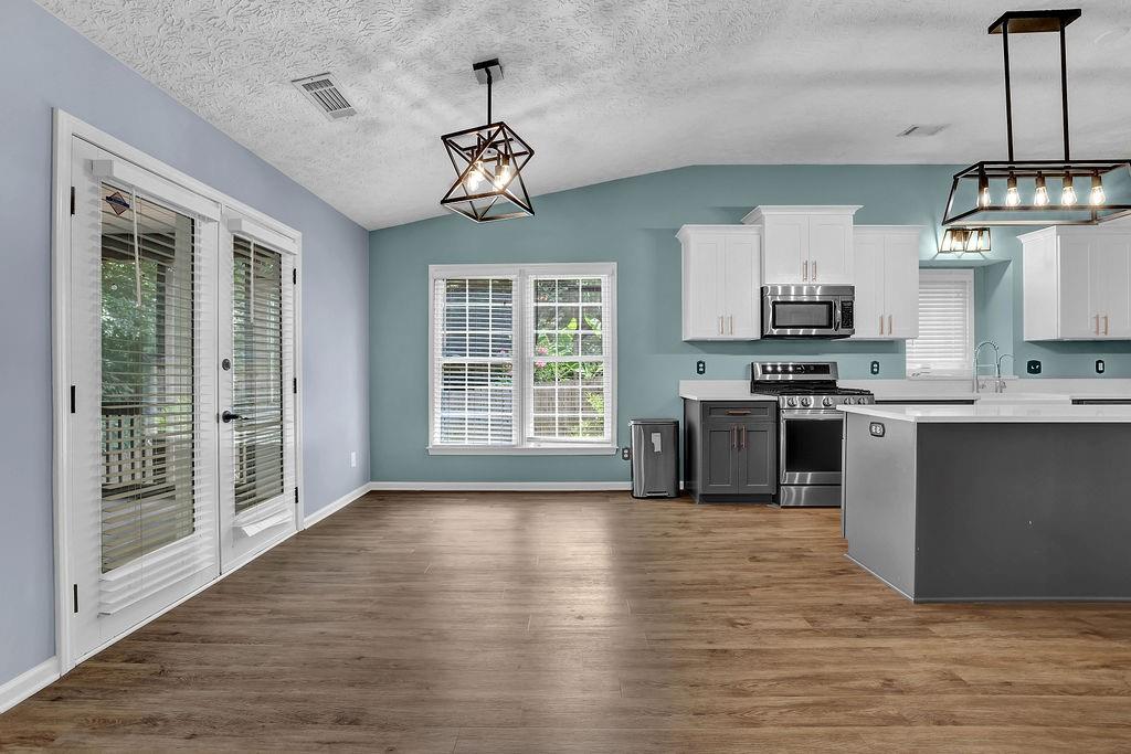2158 Marne Glen