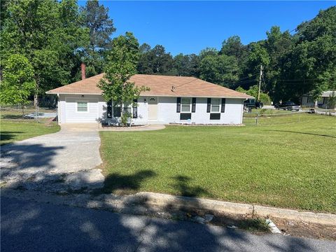 Homes For Sale - 2875 Carriage Lane<br/> Atlanta, GA 30349