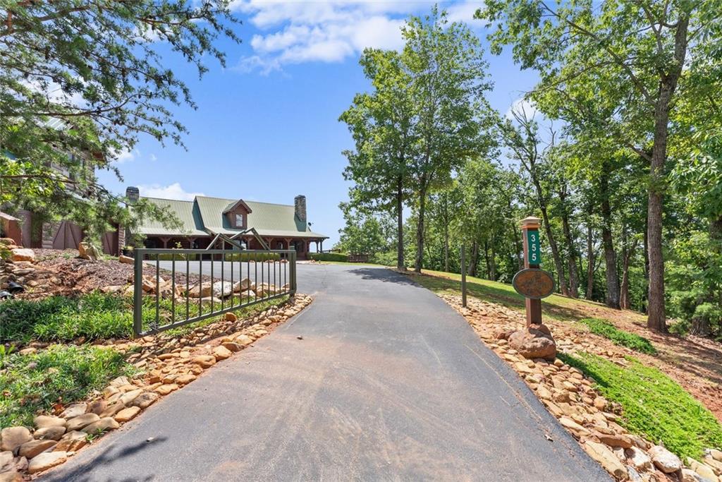 TRAHLYTA TRACE - Residential