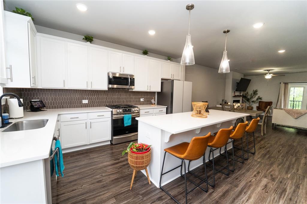 2030 NW Main Street NW 403