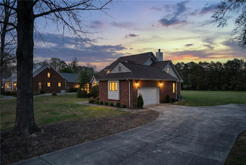 317 Shenandoah Drive NE