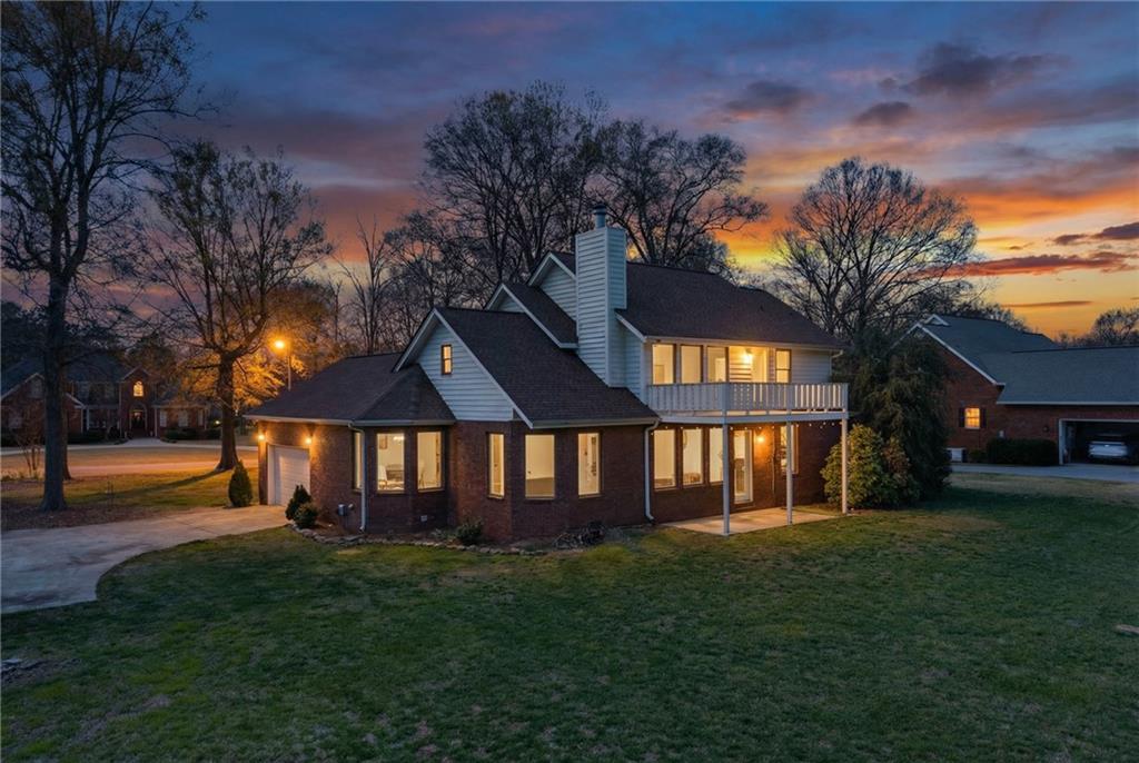 317 Shenandoah Drive NE