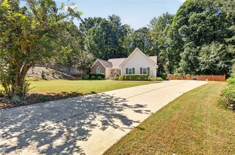 Homes For Sale - 4692 Devencrest Lane<br/> Buford, GA 30519