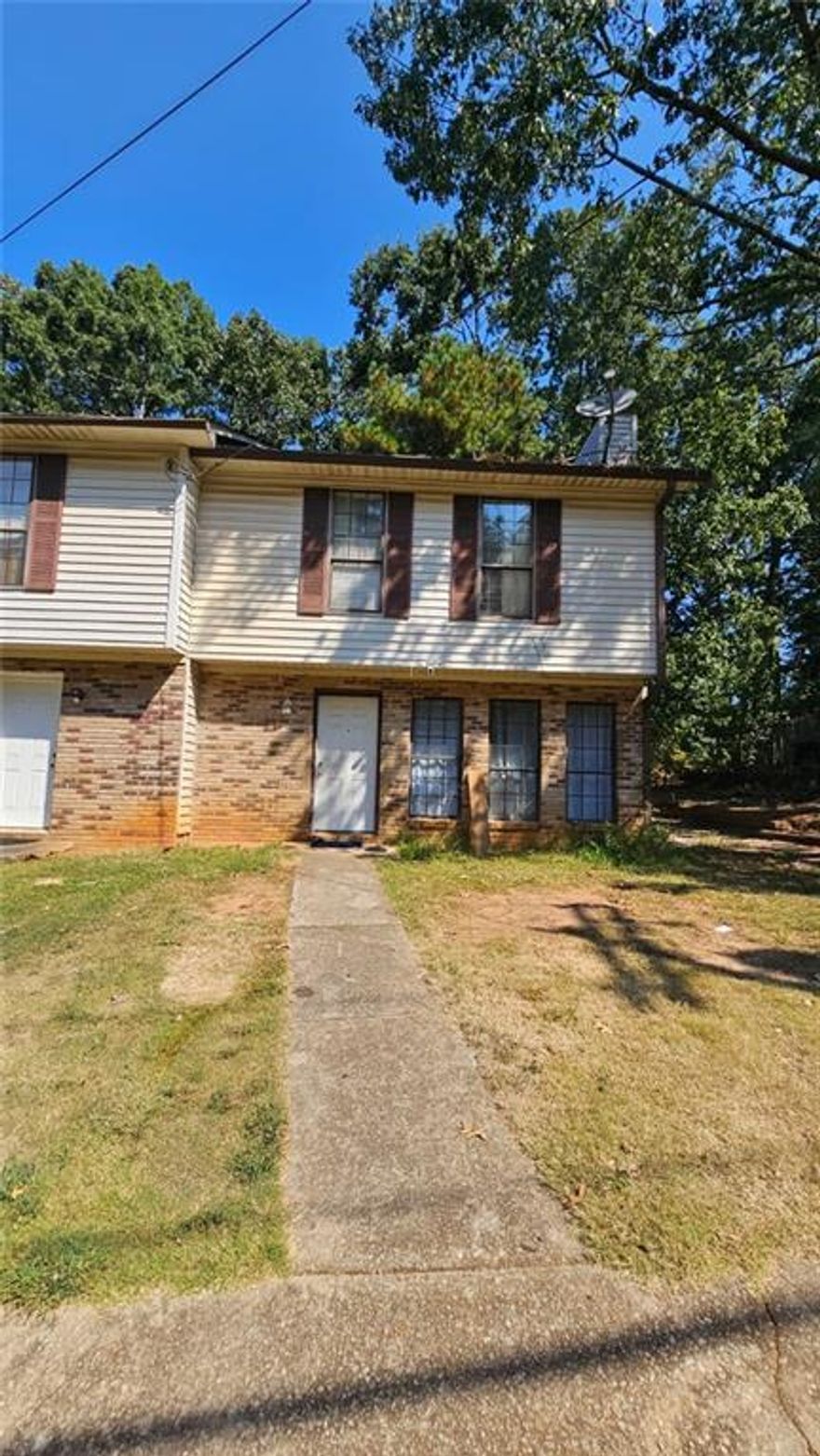 This 3BR/2.5BA townhome located in the popular Timber Creek Estates community with no HOA. Conveniently located near various shopping and restaurants, Hwy 75 and 285, Silver Comet Trail, Smyrna Market Village, The Battery and more. Please note that there are no interior photos available at this time. This professionally managed residence will be sold with a long term tenant already in place. No showings or inspections will be permitted until the property is under contract. Kindly refrain from disturbing the tenant or entering the property until an appointment is scheduled.