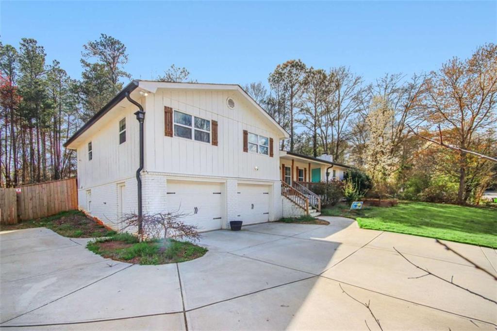 6898 Lakeshore Drive