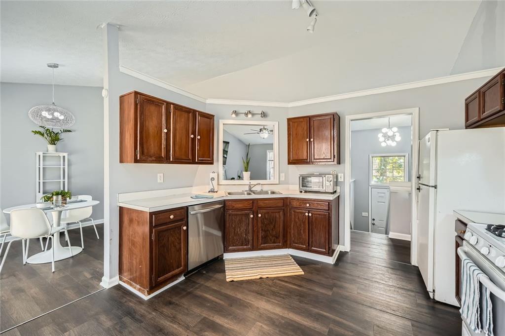 4605 Woodcroft Cove, Snellville, Georgia image 12