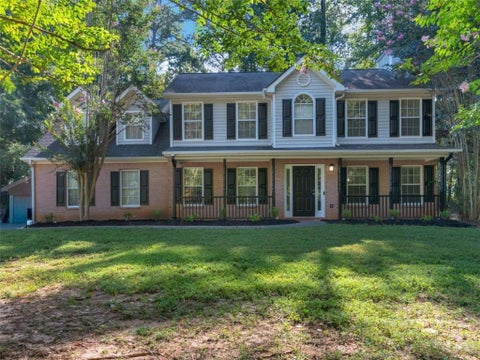 Homes For Sale - 112 Crown Oaks Drive<br/> Stockbridge, GA 30281