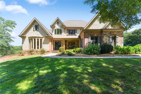 Homes For Sale - 6077 Green Tree Lane<br/> Gainesville, GA 30506