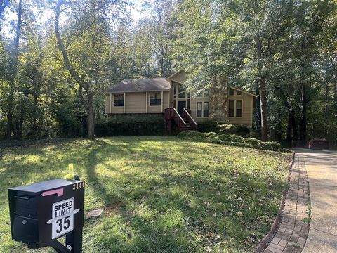 Photo of 3444 Vinings North Trail SE, Smyrna, GA 30080 (MLS # 7669290)