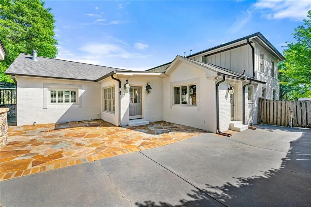 Atlanta, Georgia 30342, United States, 5 Bedrooms Bedrooms, ,3 BathroomsBathrooms,Residential,Active,112096