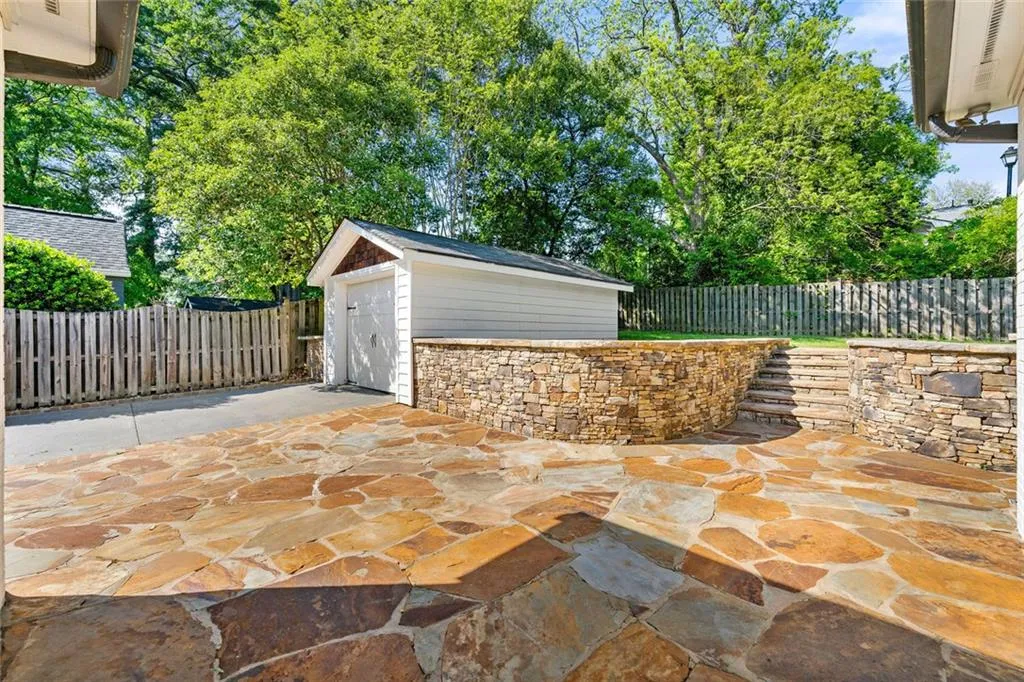 Atlanta, Georgia 30342, United States, 5 Bedrooms Bedrooms, ,3 BathroomsBathrooms,Residential,Active,112096