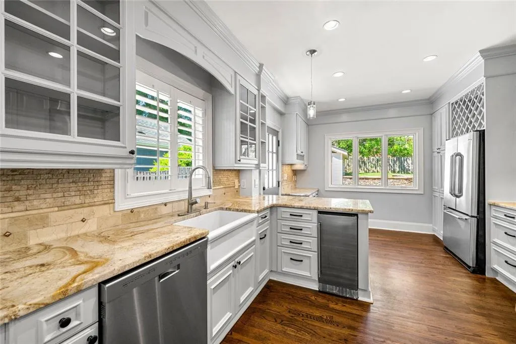 Atlanta, Georgia 30342, United States, 5 Bedrooms Bedrooms, ,3 BathroomsBathrooms,Residential,Active,112096