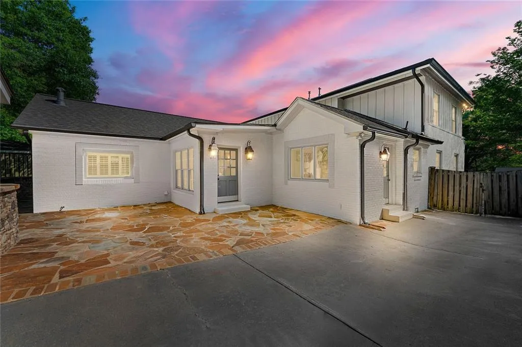 Atlanta, Georgia 30342, United States, 5 Bedrooms Bedrooms, ,3 BathroomsBathrooms,Residential,Active,112096