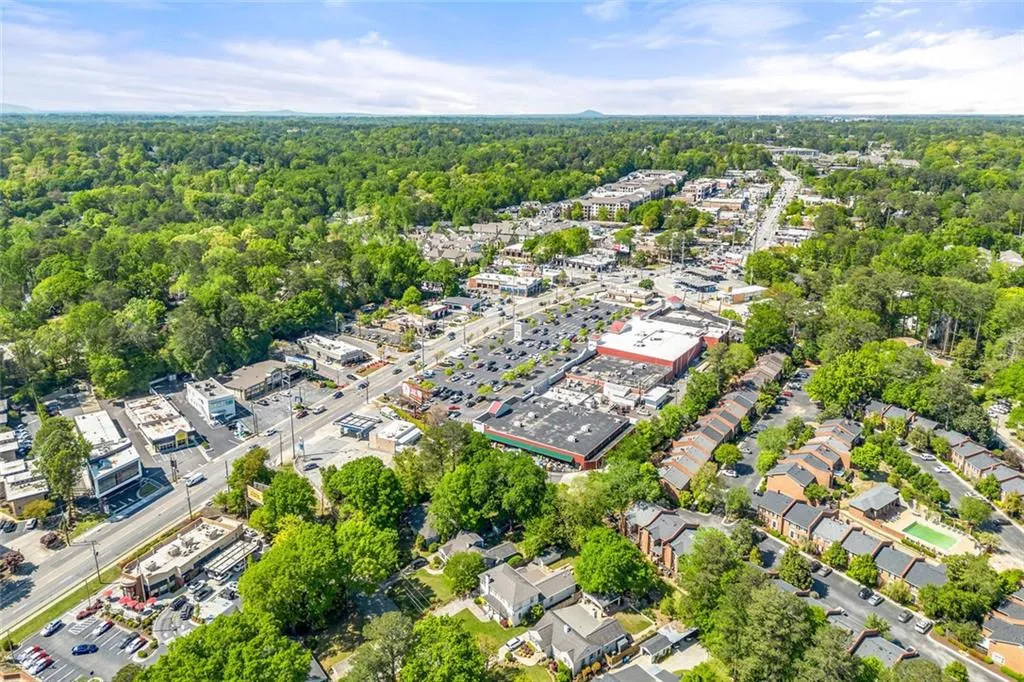 Atlanta, Georgia 30342, United States, 5 Bedrooms Bedrooms, ,3 BathroomsBathrooms,Residential,Active,112096