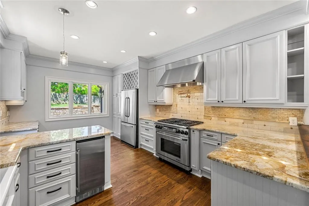 Atlanta, Georgia 30342, United States, 5 Bedrooms Bedrooms, ,3 BathroomsBathrooms,Residential,Active,112096