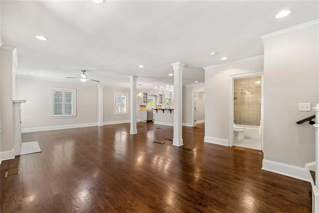 Atlanta, Georgia 30342, United States, 5 Bedrooms Bedrooms, ,3 BathroomsBathrooms,Residential,Active,112096