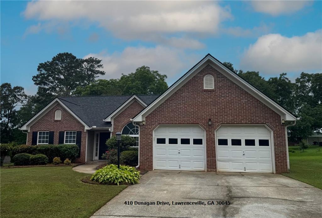 Spacious and clean 3BR, 2BA ranch style home in Dunagan Farms. The oversized bedrooms are perfect for almost any setup. Walk inside this home, it feels huge and open. We renovated the kitchen in 2022 with new countertops and stainless steel appliances. This location is close to everything. Call for details, and yes, your pets are welcome.