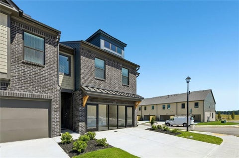 Townhouse For Sale - 218 Foxtrot Avenue<br/> Jackson County, Hoschton, GA 30548