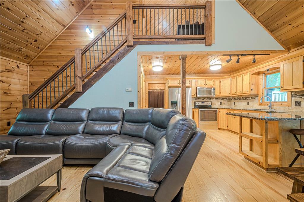 213 Moonshine Hollow
