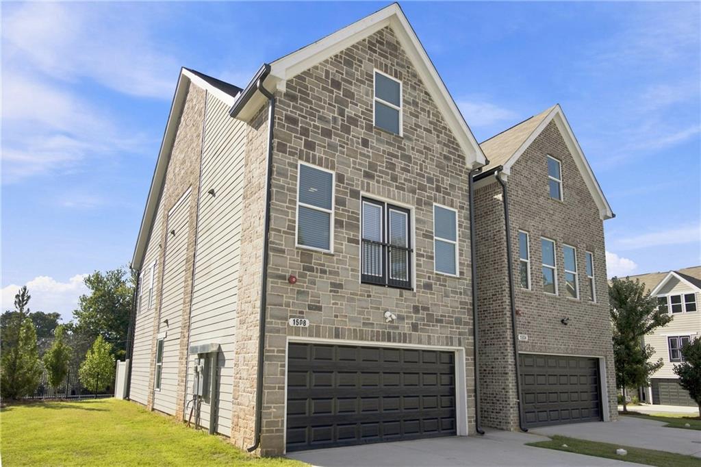 1508 Burberry Alley
