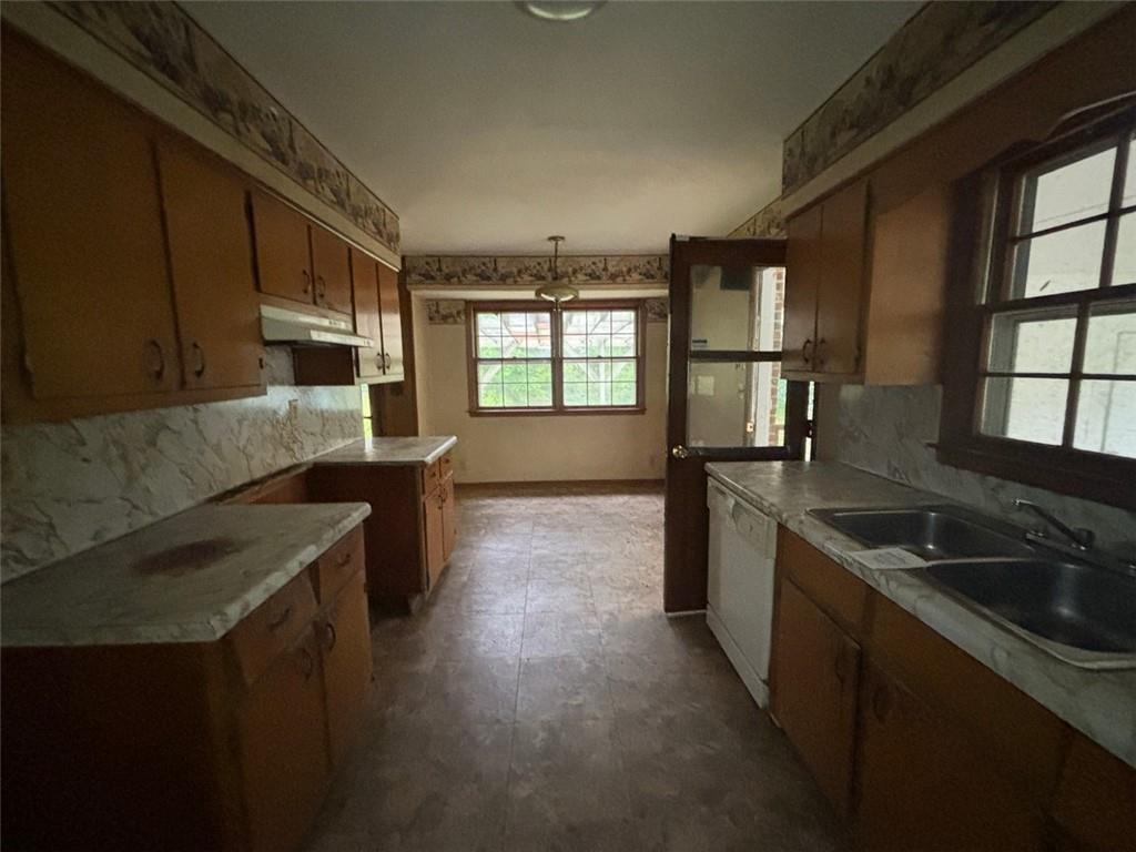 4889 Fairforest Drive, Stone Mountain, Georgia image 20