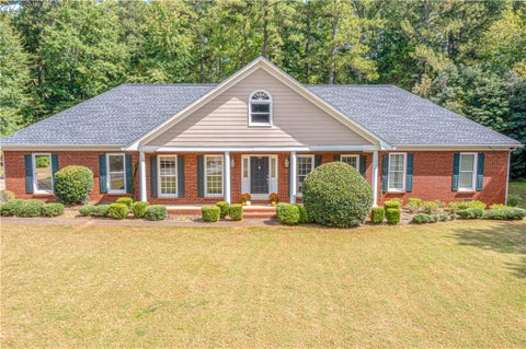 Homes For Sale - 560 Saddle Crest Drive<br/> Roswell, GA 30075