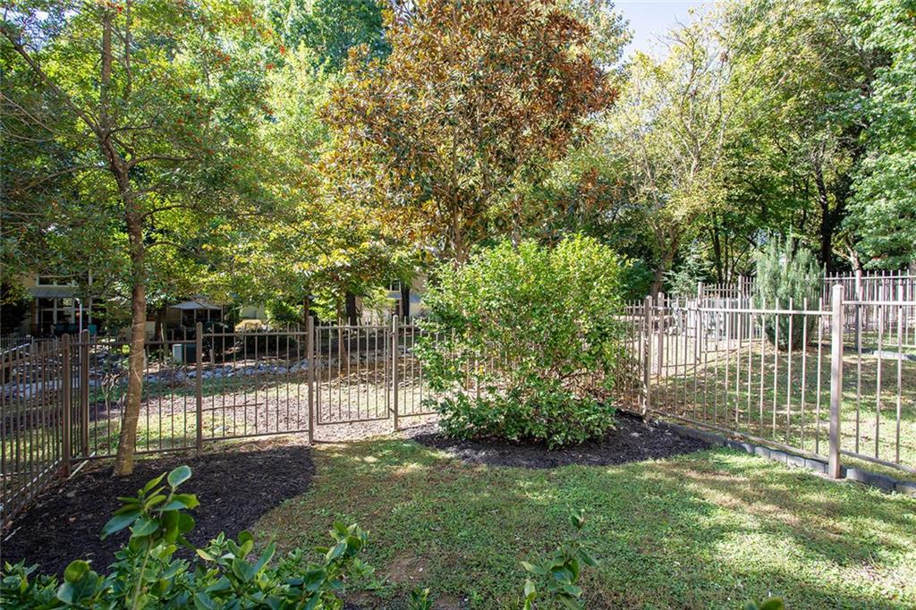TOWNHOMES/FERNWOOD PARK - Residential