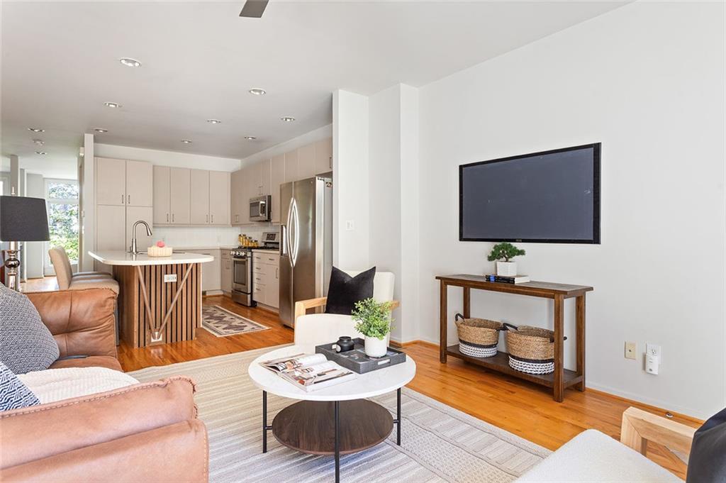 TOWNHOMES/FERNWOOD PARK - Residential