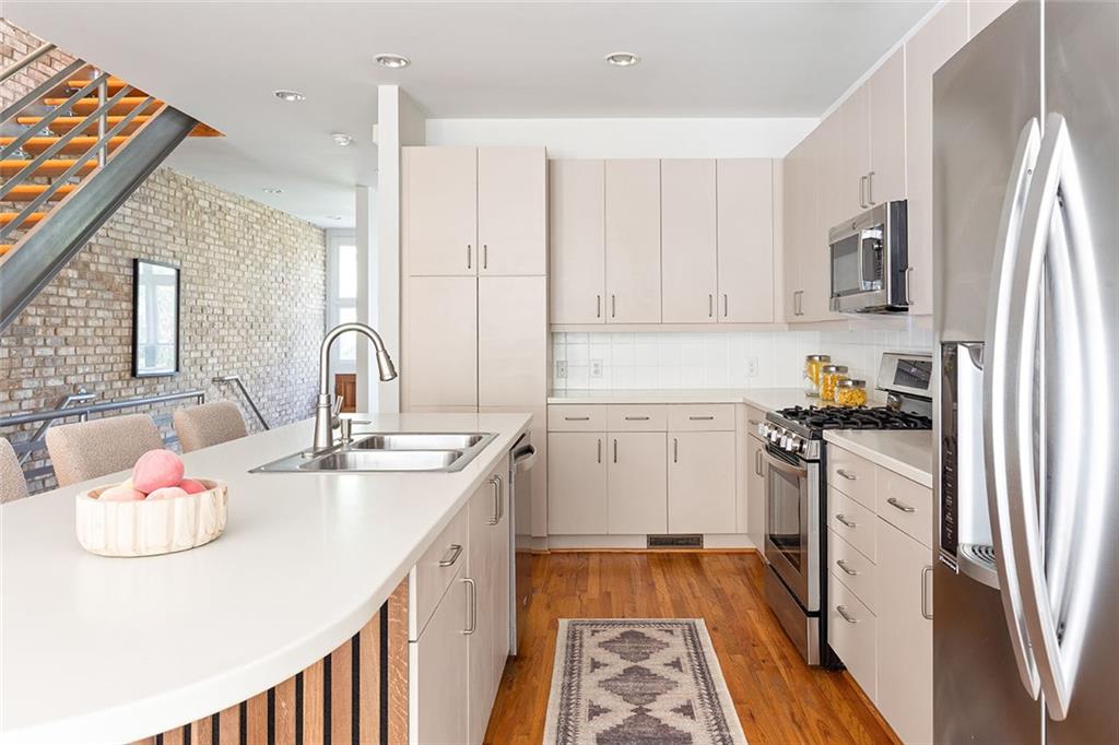 TOWNHOMES/FERNWOOD PARK - Residential