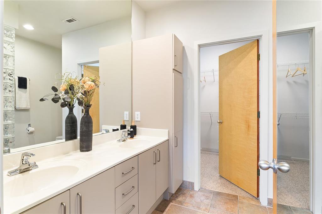 TOWNHOMES/FERNWOOD PARK - Residential