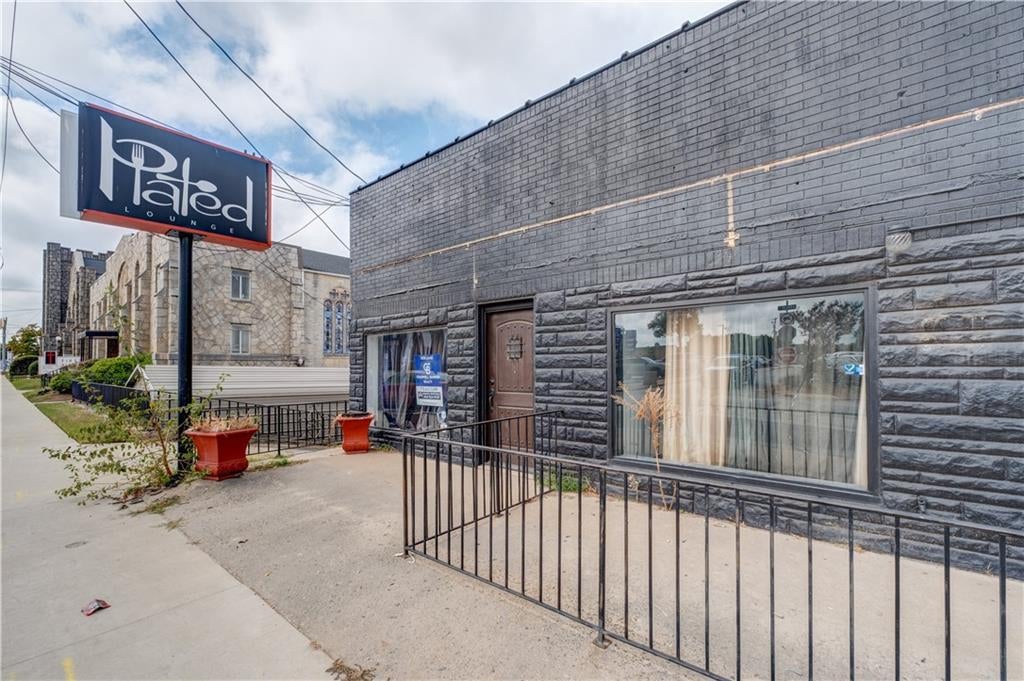 2805 E Point Street