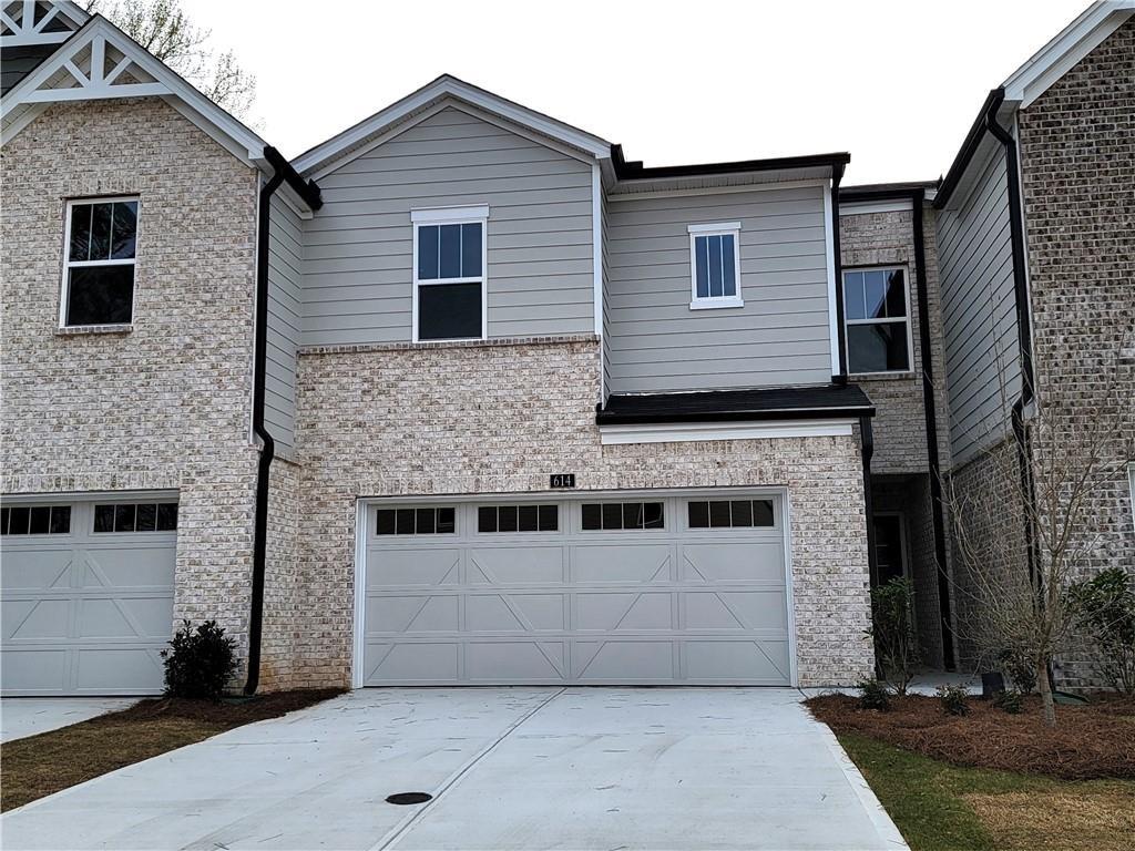 ****GREAT LOCATION ***** MOVE IN READY:THIS NEW HOME W/NICE LEVEL LOT FEATURES A TWO STORY FOYER & OPEN FLOOR PLAN WHICH IS FILLED WITH LIGHT. KITCHEN OPENS TO FAMILY ROOM WITH A BEAUTIFUL LAKE VIEW 3BED/2&1/2BATH TOWNHOME*** LARGE WALKING CLOSET, ENJOY THE WONDERFUL PRIVATE LAKEVIEW BACKYARD. KITCHEN IS FILLED WITH DAY LIGHT AND STL STEEL APP.***The owner is responsible for paying HOA for using pool ** INCLUDED LAWN CARE **Local Points of Interest: Rhodes Jordan Park /Collins Hill Park Collins Hill Golf Club/Mall of Georgia.
No pets ***No smoking***Good Credit 700+