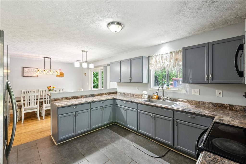 173 Avalon Way Way, Riverdale, Georgia image 4