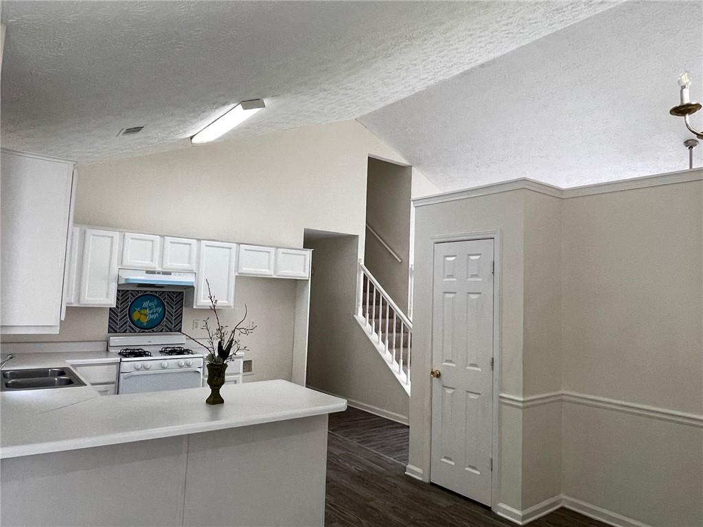 2915 Camelot Woods Drive, Lawrenceville, Georgia image 4