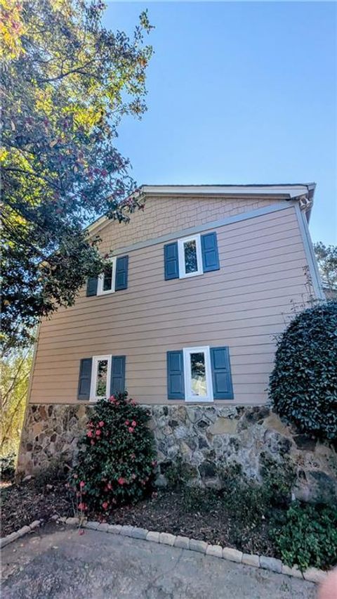 Homes For Sale - 145 Kinross Court<br/> Roswell, GA 30076