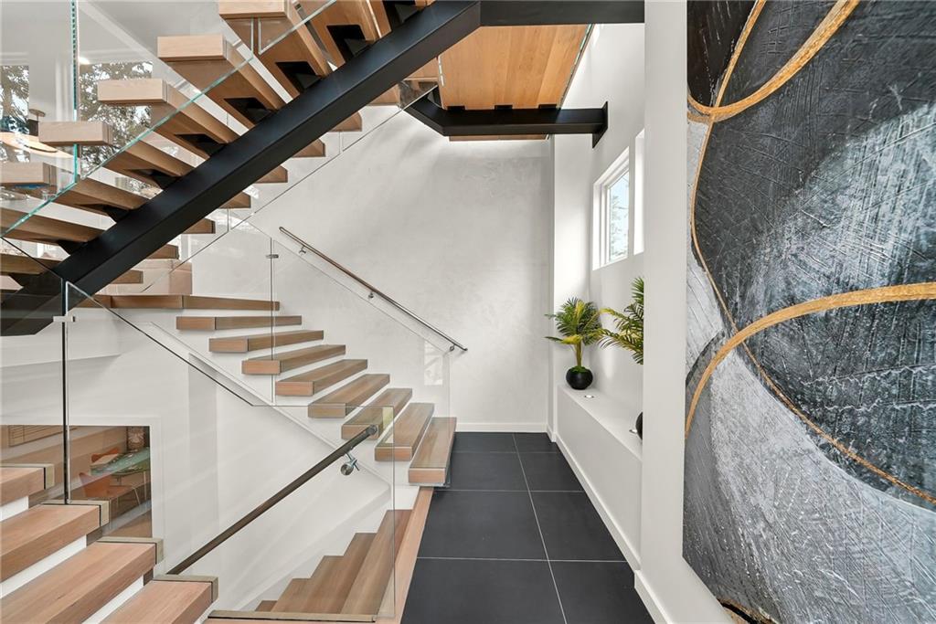 1260 Kingsley Circle NE