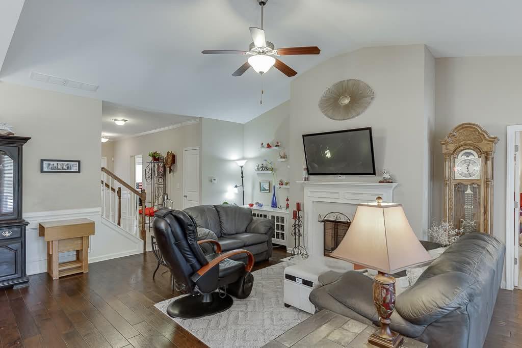 6808 FLAGSTONE Way