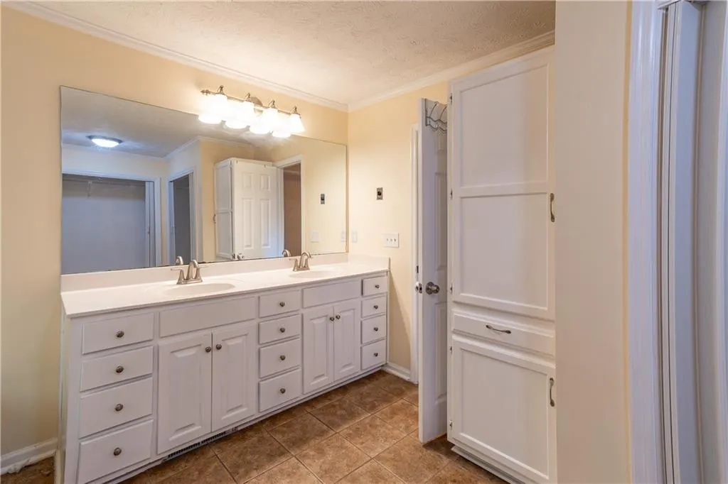 Snellville, Georgia 30078, United States, 4 Bedrooms Bedrooms, ,3 BathroomsBathrooms,Residential,Active,47875