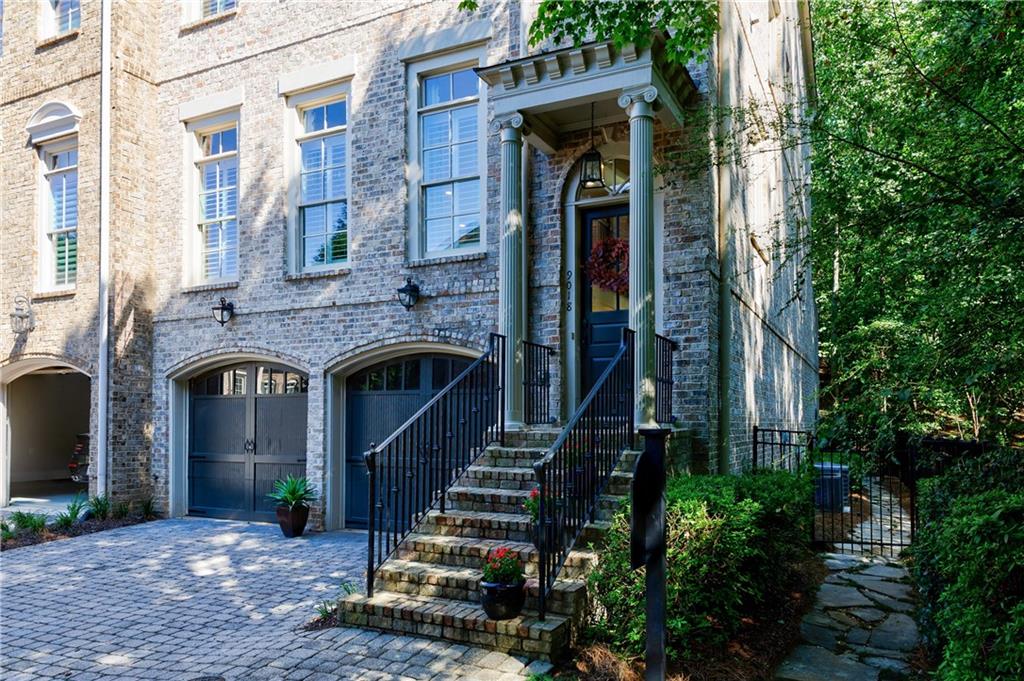 9018 Riverbend Manor