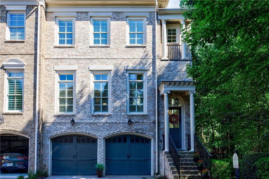 9018 Riverbend Manor