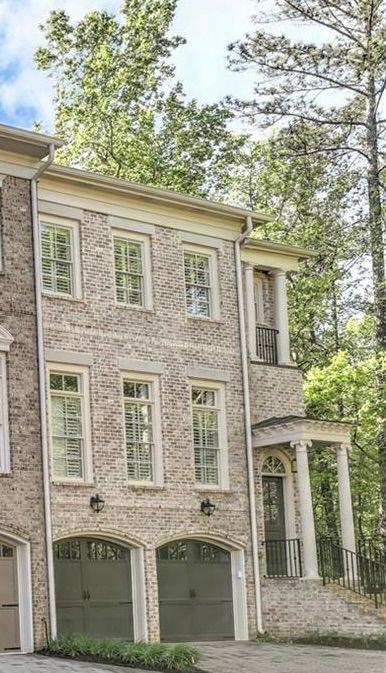 9018 Riverbend Manor