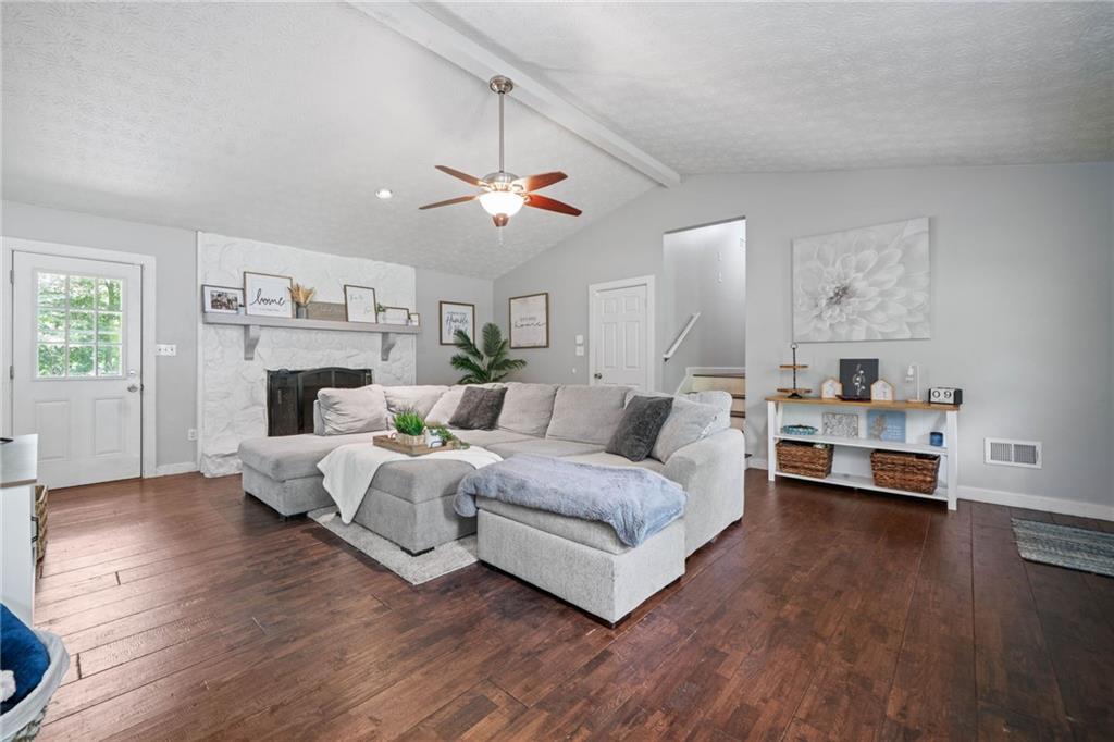 416 Creekside Lane