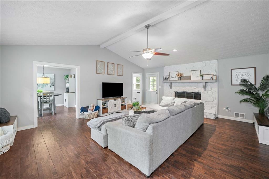 416 Creekside Lane