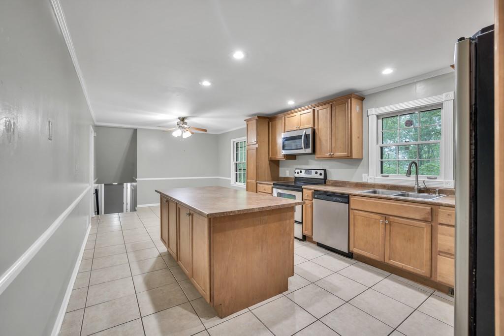2288 Hudson Drive, Lilburn, Georgia image 41