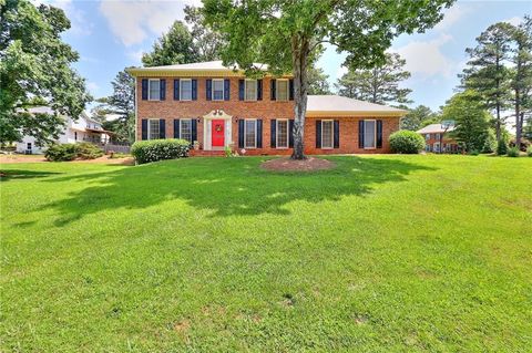 Single Family Residence in Lilburn GA 1408 Fawnbrook Court.jpg