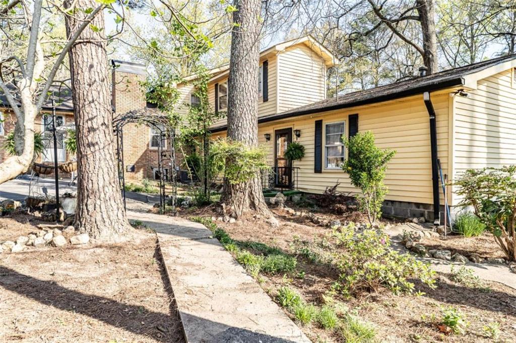 103 Rolling Oaks Drive