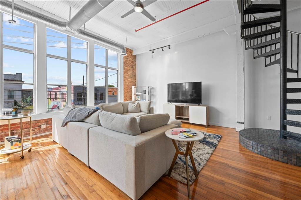 330 Peters Street SW 208